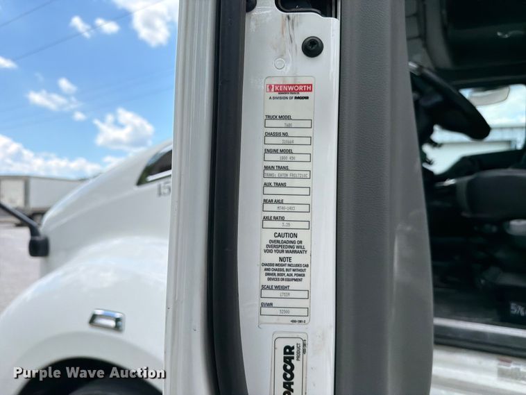 image for item FC3145 2020 Kenworth T680 semi truck