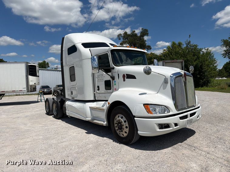 image for item FC3147 2014 Kenworth T660 semi truck