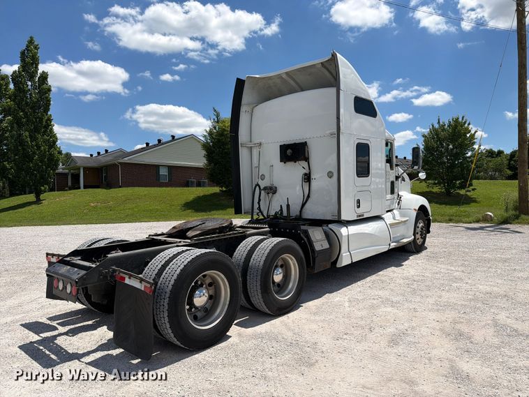 image for item FC3147 2014 Kenworth T660 semi truck