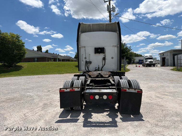 image for item FC3147 2014 Kenworth T660 semi truck