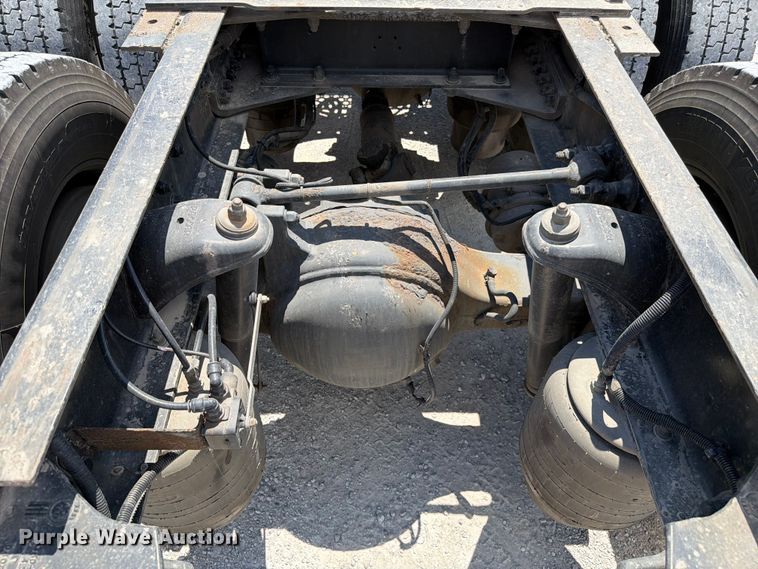 image for item FC3147 2014 Kenworth T660 semi truck