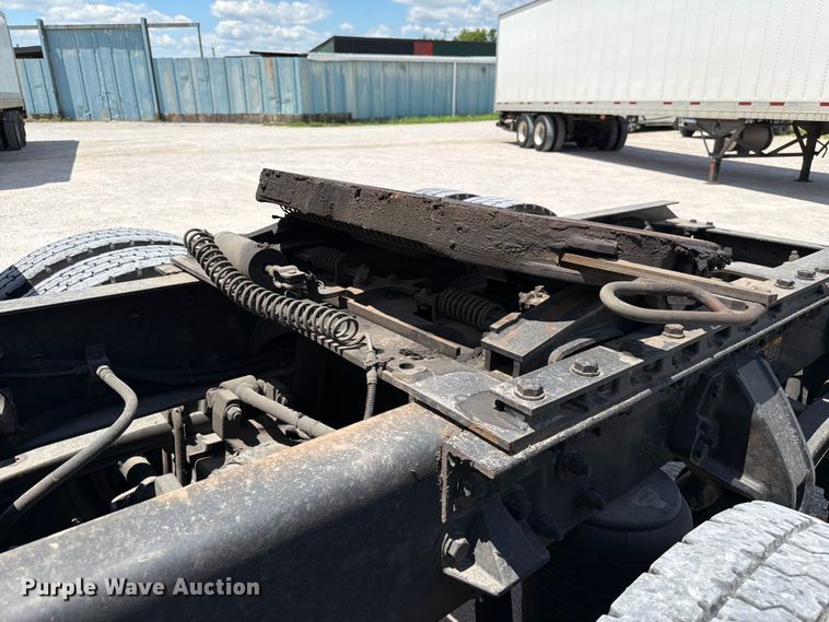 image for item FC3147 2014 Kenworth T660 semi truck
