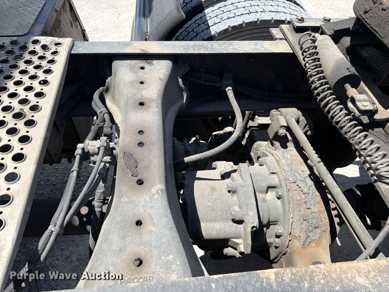 image for item FC3147 2014 Kenworth T660 semi truck