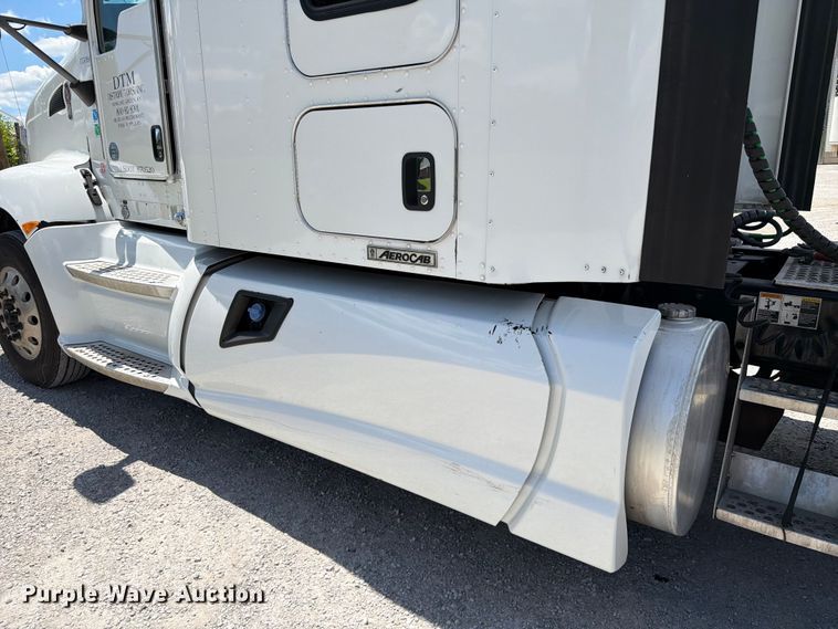 image for item FC3147 2014 Kenworth T660 semi truck