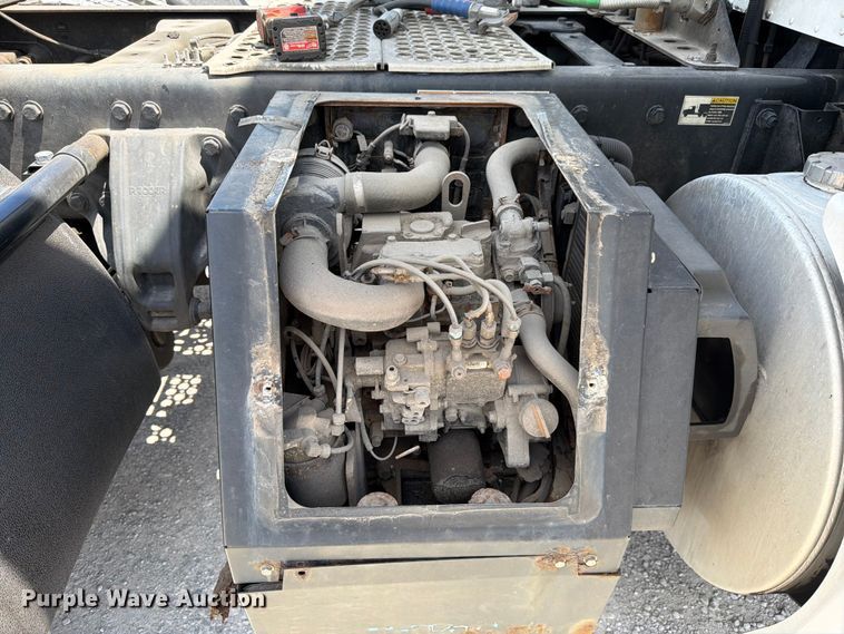 image for item FC3147 2014 Kenworth T660 semi truck