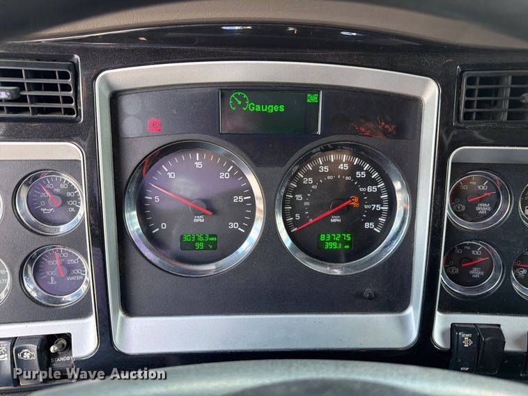 image for item FC3147 2014 Kenworth T660 semi truck
