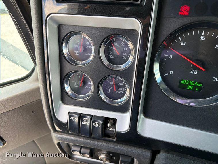 image for item FC3147 2014 Kenworth T660 semi truck