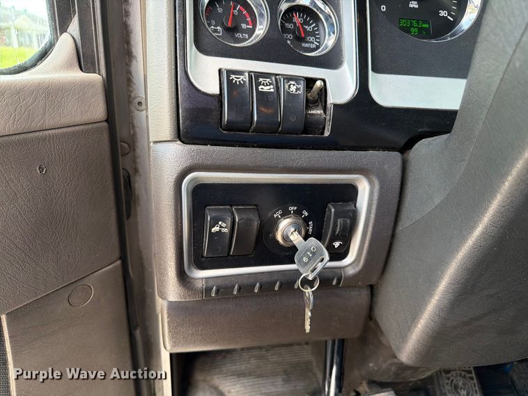 image for item FC3147 2014 Kenworth T660 semi truck