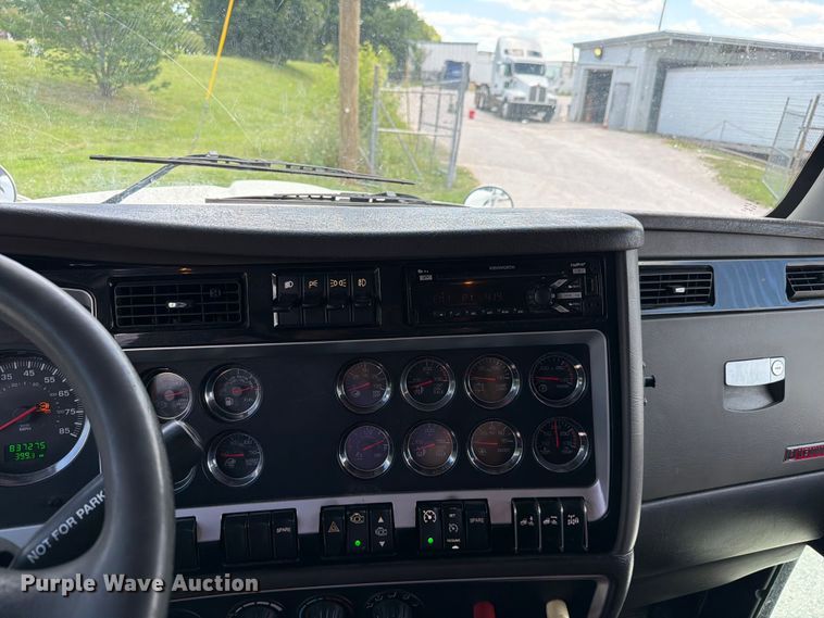 image for item FC3147 2014 Kenworth T660 semi truck