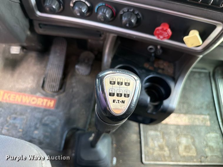 image for item FC3147 2014 Kenworth T660 semi truck