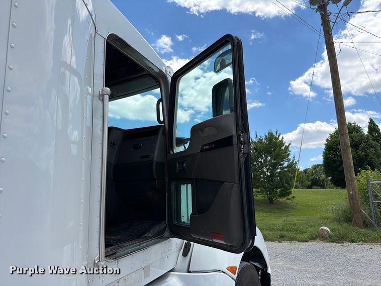 image for item FC3147 2014 Kenworth T660 semi truck