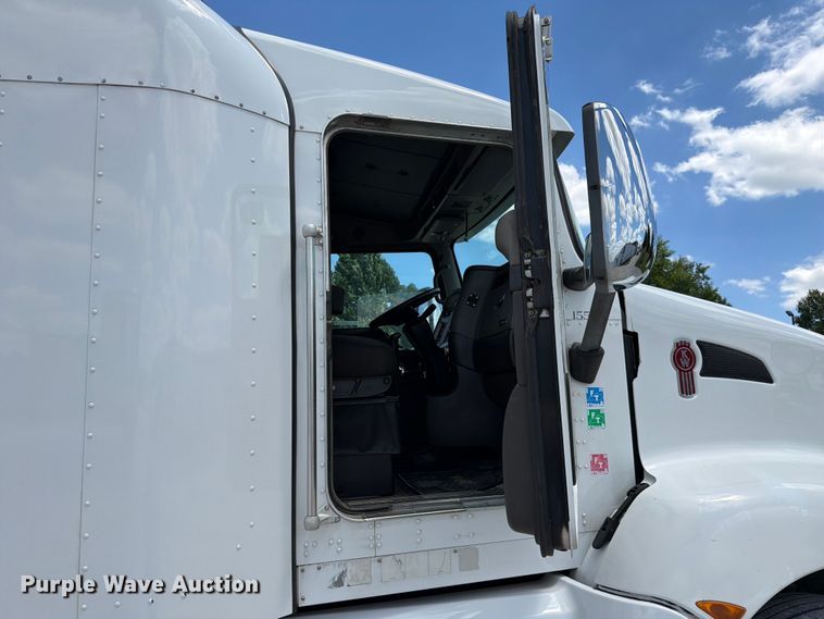 image for item FC3147 2014 Kenworth T660 semi truck