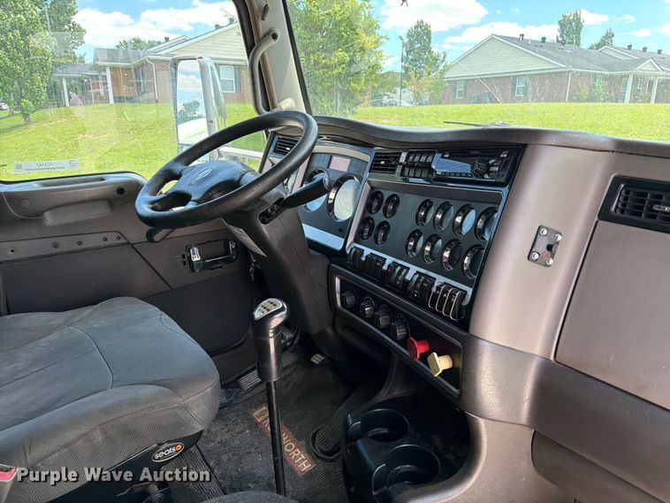 image for item FC3147 2014 Kenworth T660 semi truck