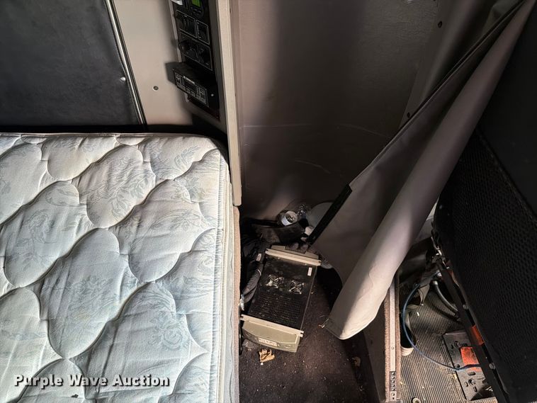 image for item FC3147 2014 Kenworth T660 semi truck