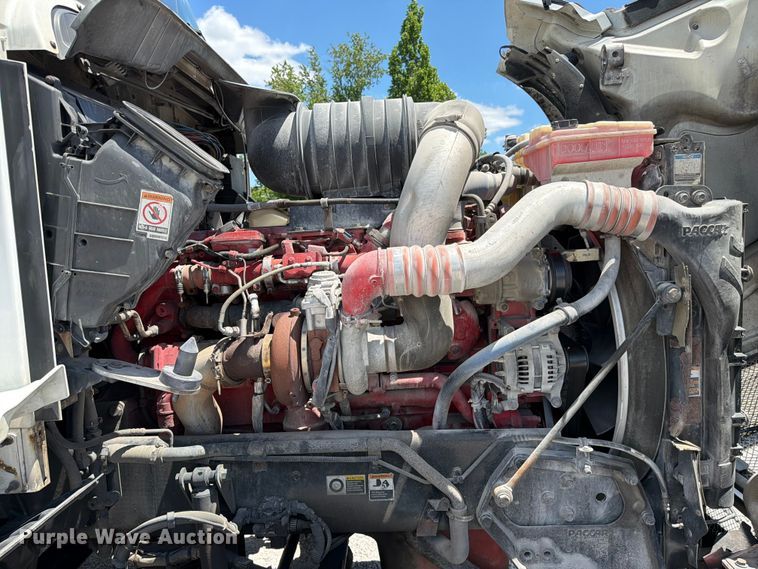 image for item FC3147 2014 Kenworth T660 semi truck