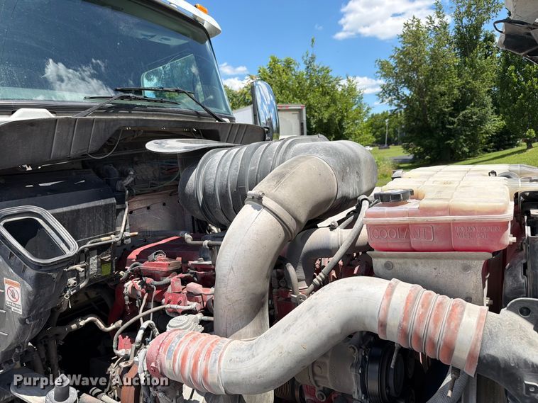 image for item FC3147 2014 Kenworth T660 semi truck