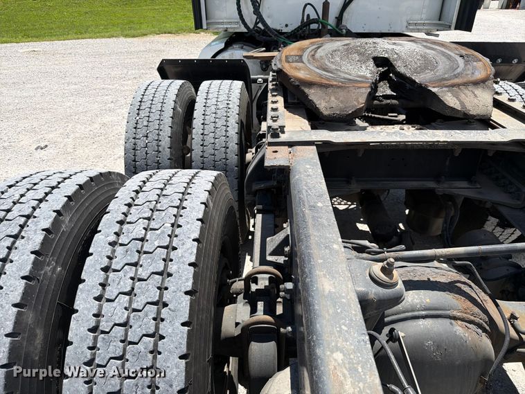 image for item FC3147 2014 Kenworth T660 semi truck