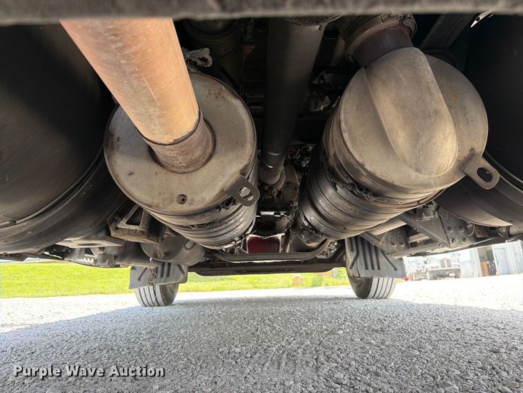 image for item FC3147 2014 Kenworth T660 semi truck