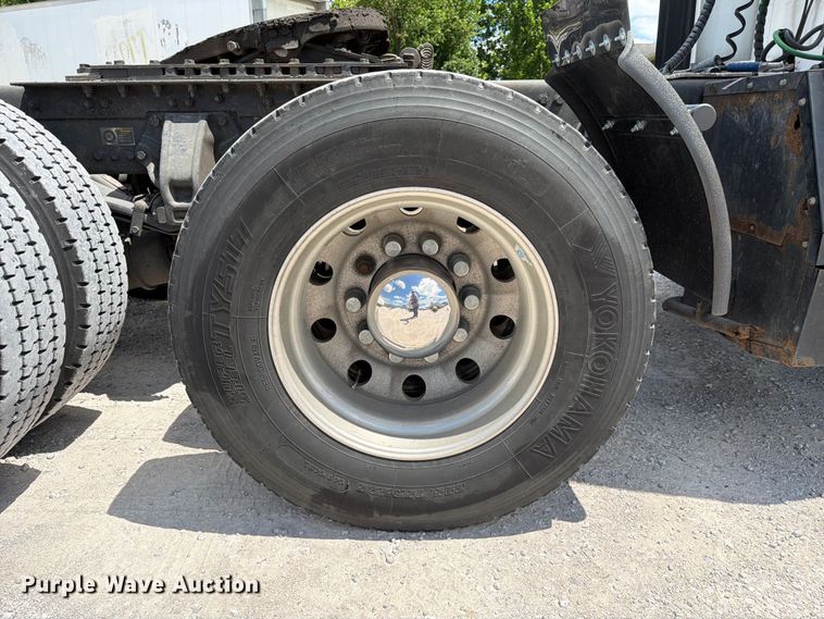 image for item FC3147 2014 Kenworth T660 semi truck