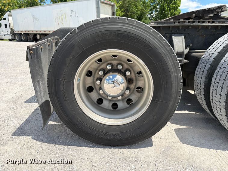 image for item FC3147 2014 Kenworth T660 semi truck