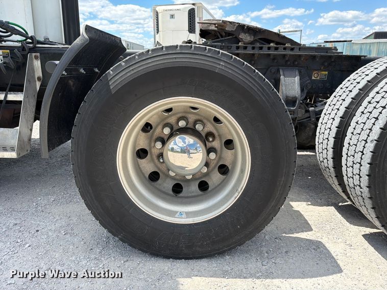 image for item FC3147 2014 Kenworth T660 semi truck