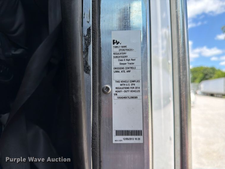 image for item FC3147 2014 Kenworth T660 semi truck