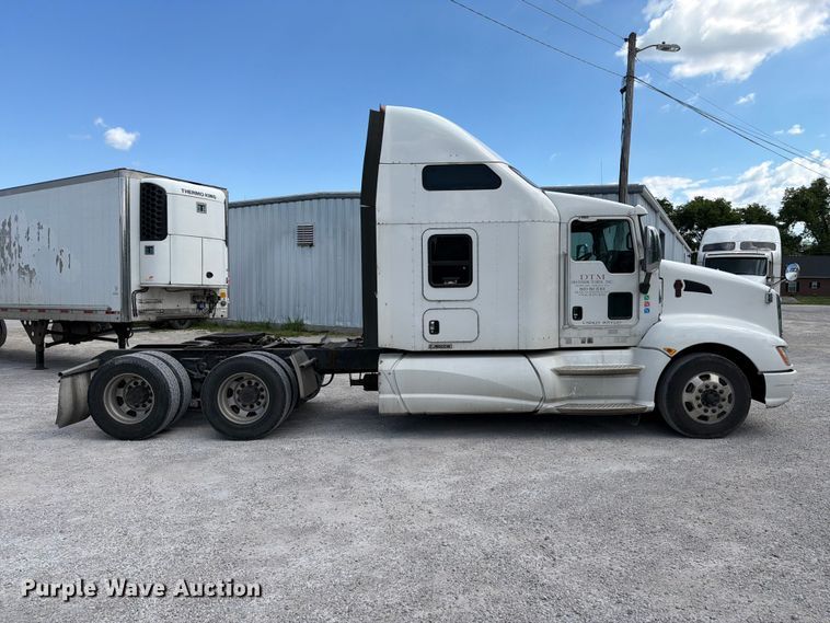 image for item FC3149 2012 Kenworth T660 semi truck