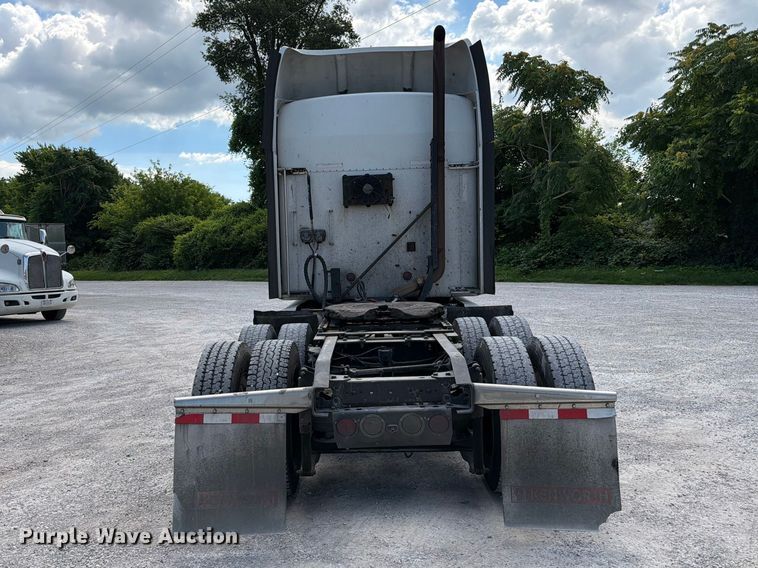image for item FC3149 2012 Kenworth T660 semi truck