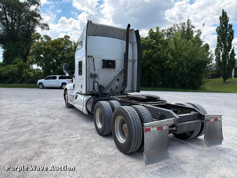 image for item FC3149 2012 Kenworth T660 semi truck
