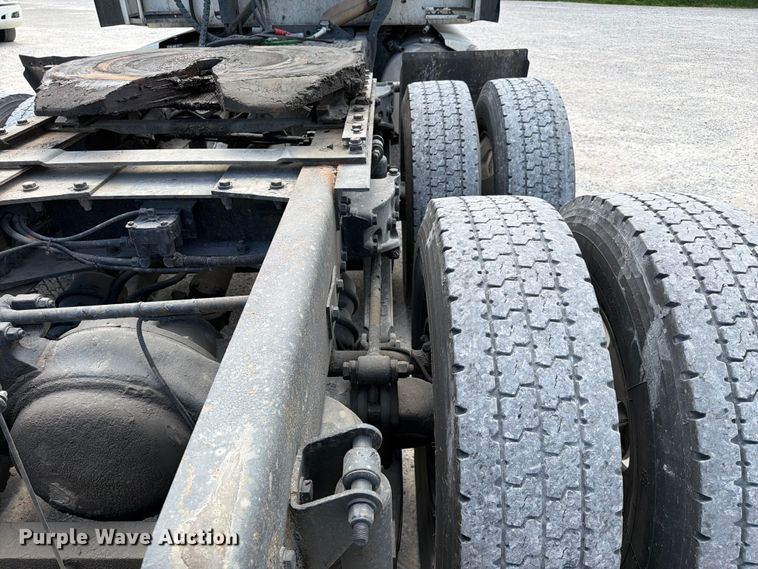 image for item FC3149 2012 Kenworth T660 semi truck