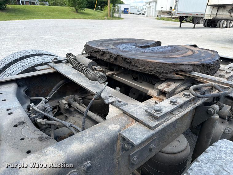 image for item FC3149 2012 Kenworth T660 semi truck
