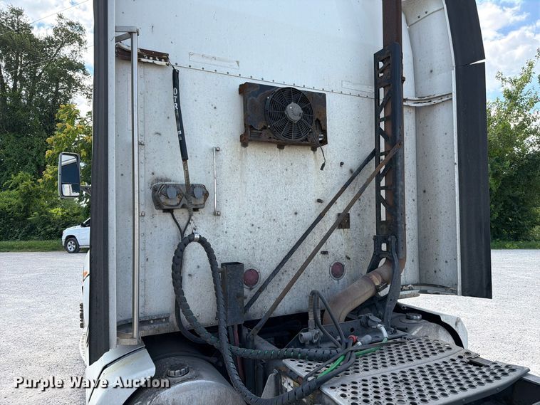 image for item FC3149 2012 Kenworth T660 semi truck