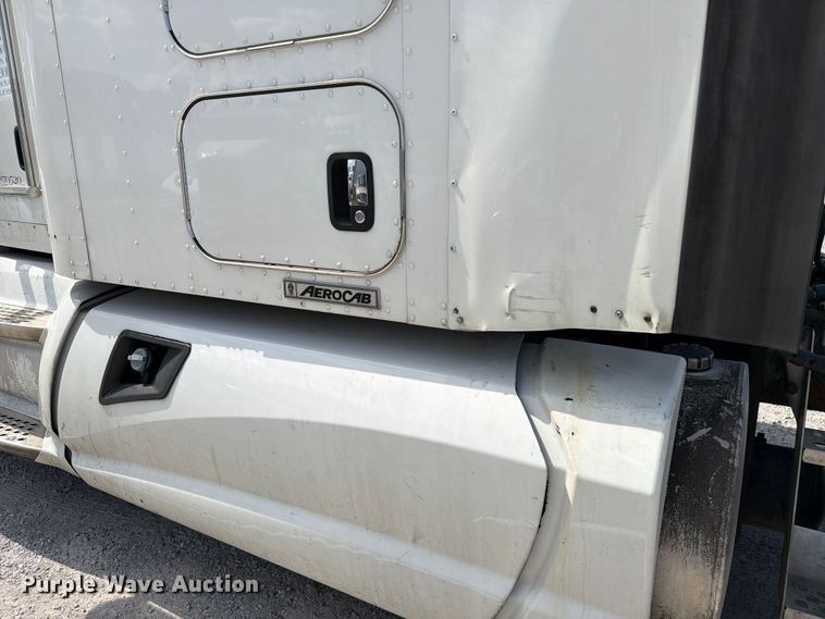 image for item FC3149 2012 Kenworth T660 semi truck