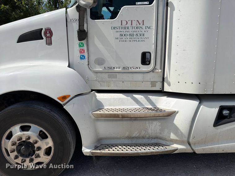 image for item FC3149 2012 Kenworth T660 semi truck