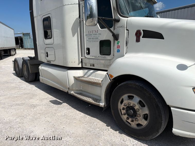 image for item FC3149 2012 Kenworth T660 semi truck