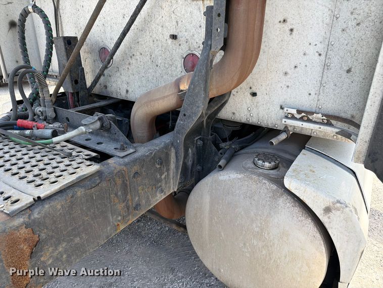 image for item FC3149 2012 Kenworth T660 semi truck