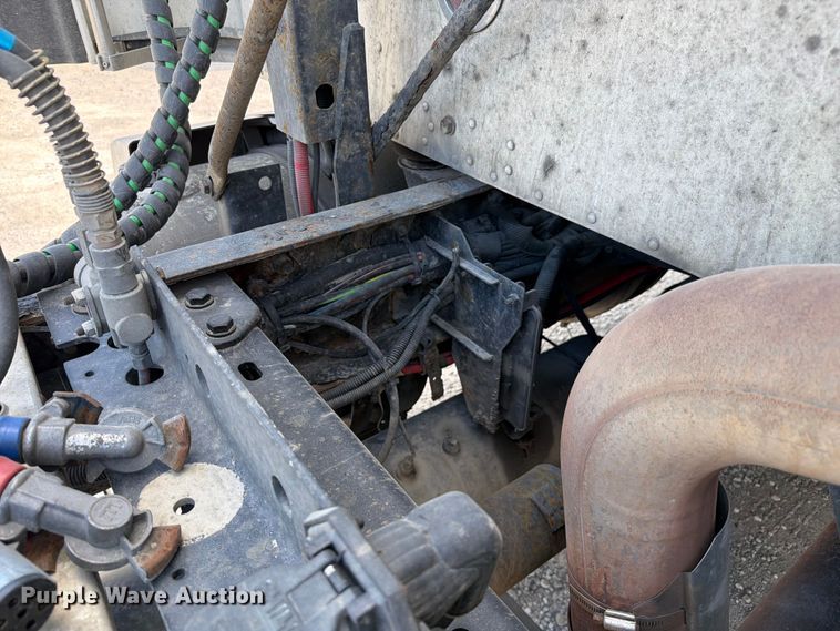 image for item FC3149 2012 Kenworth T660 semi truck