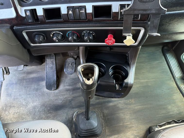 image for item FC3149 2012 Kenworth T660 semi truck