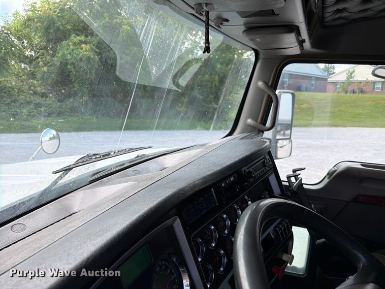 image for item FC3149 2012 Kenworth T660 semi truck