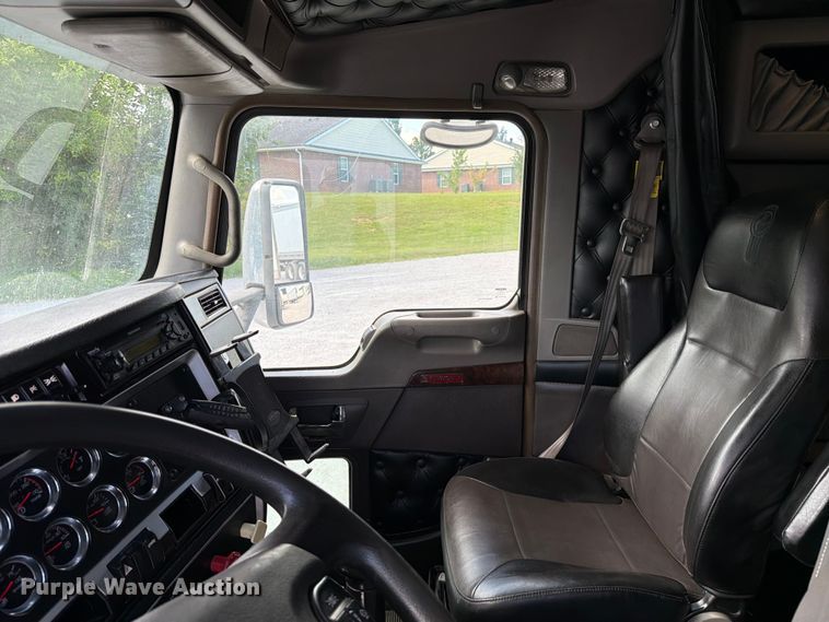 image for item FC3149 2012 Kenworth T660 semi truck