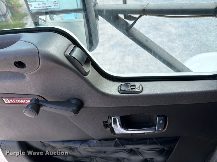 image for item FC3149 2012 Kenworth T660 semi truck