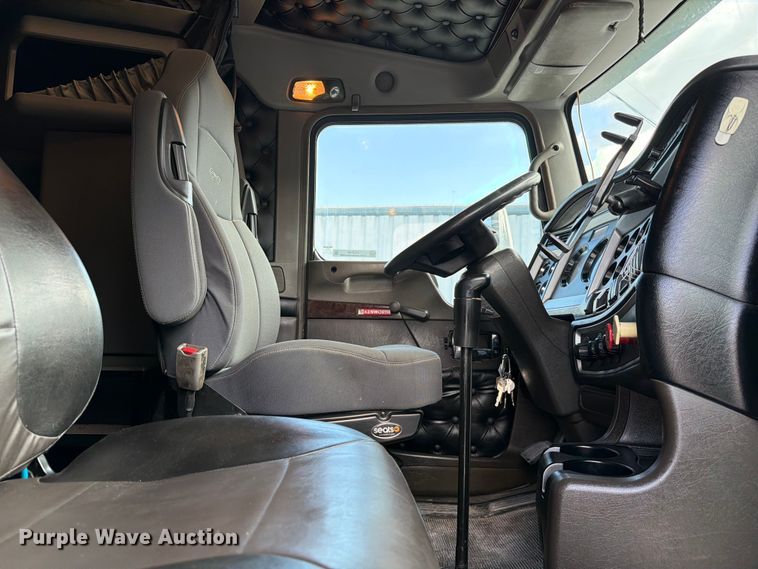 image for item FC3149 2012 Kenworth T660 semi truck