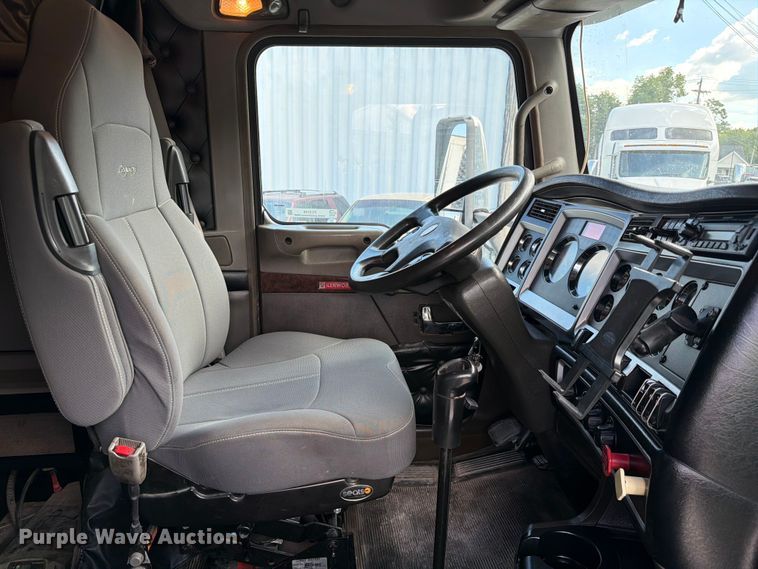 image for item FC3149 2012 Kenworth T660 semi truck