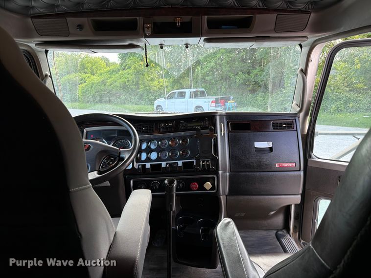image for item FC3149 2012 Kenworth T660 semi truck