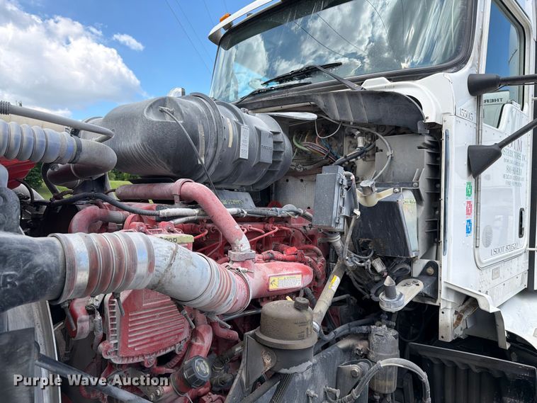 image for item FC3149 2012 Kenworth T660 semi truck
