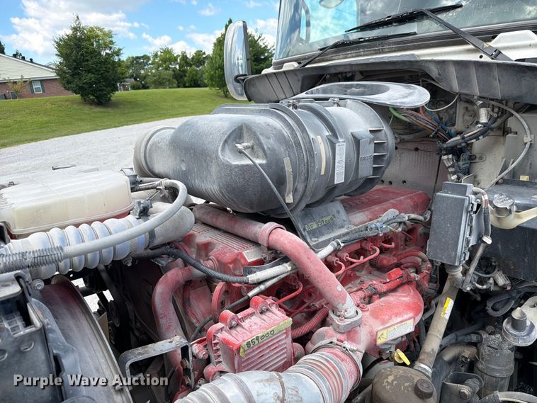 image for item FC3149 2012 Kenworth T660 semi truck