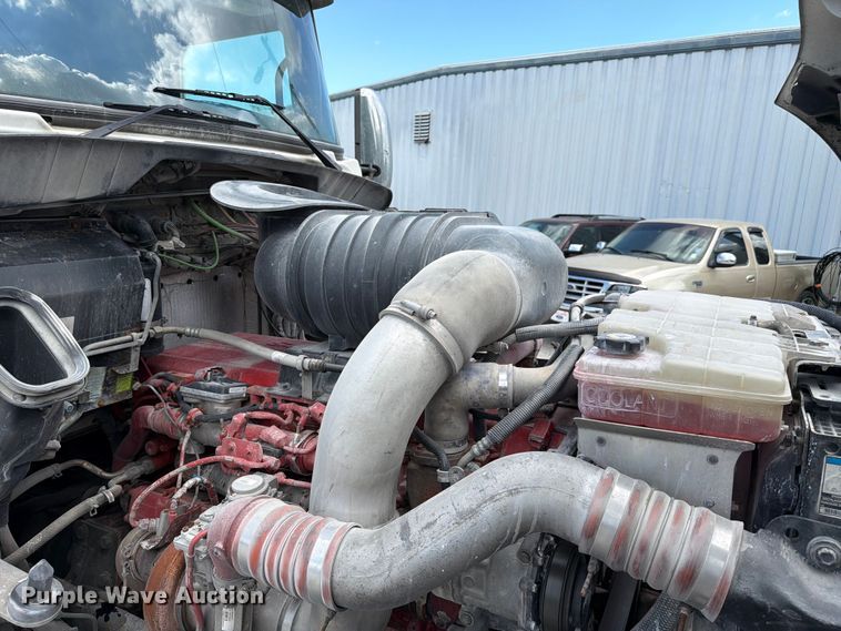image for item FC3149 2012 Kenworth T660 semi truck