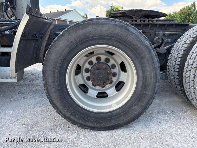image for item FC3149 2012 Kenworth T660 semi truck