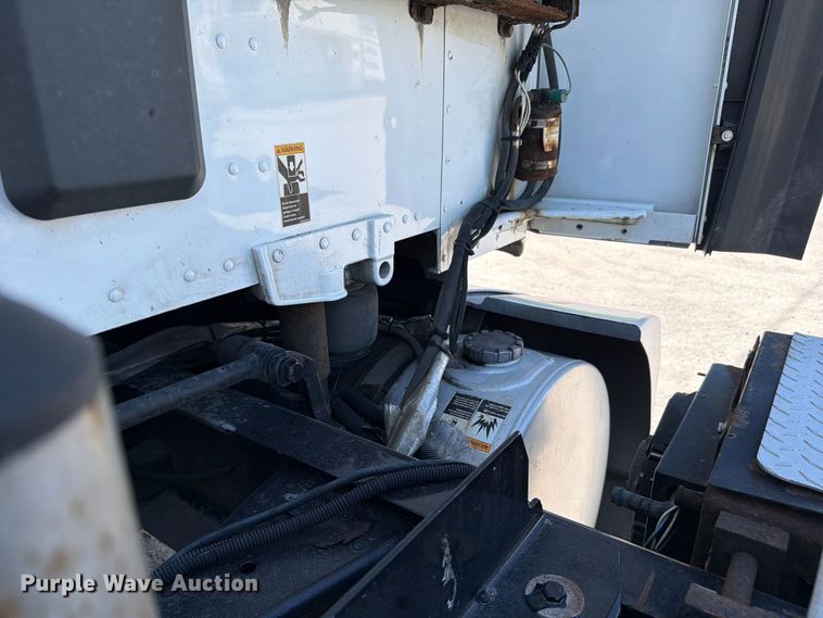 image for item FC3152 2016 Kenworth T680 semi truck
