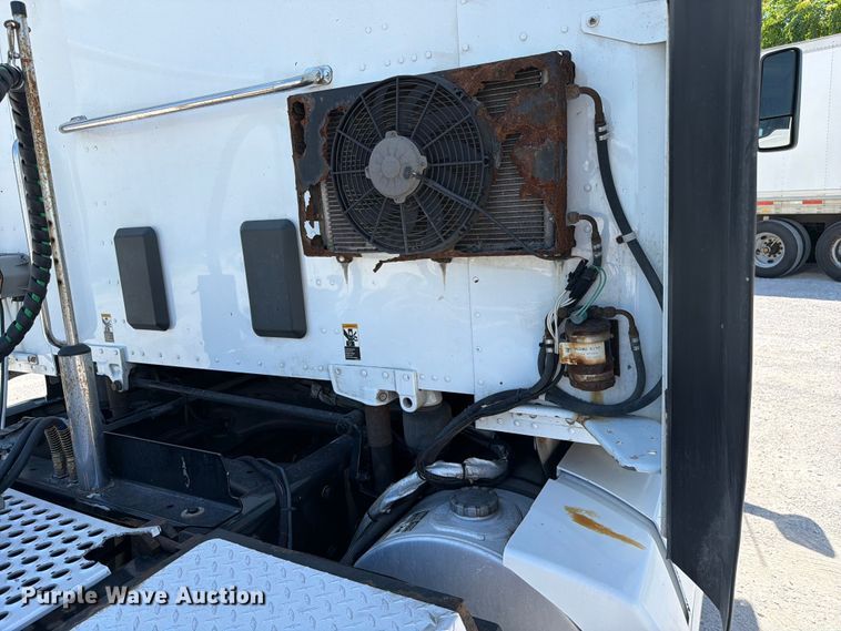 image for item FC3152 2016 Kenworth T680 semi truck